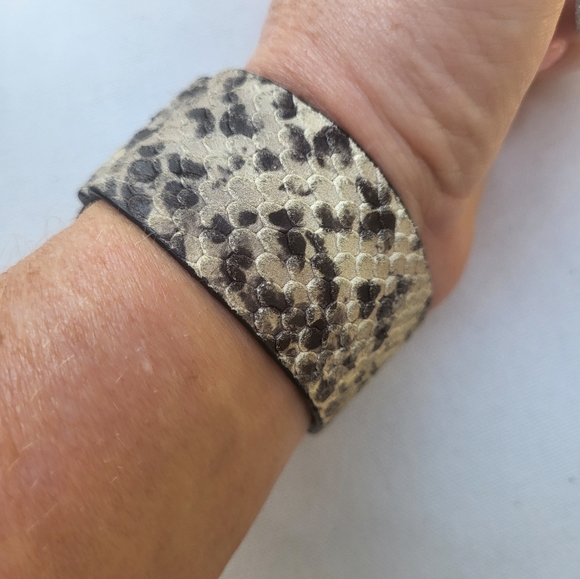 Absolutely Gorgeous All Saints Snake Skin Bracelet Cuff 😍 - Picture 9 of 9